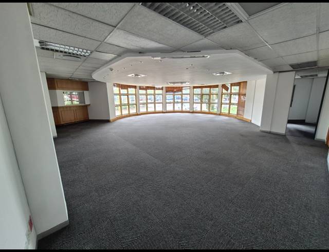 605M² OFFICE TO LET IN SUNNINGHILL